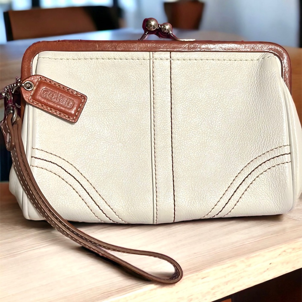 Coach White Leather Kiss Lock Wristlet